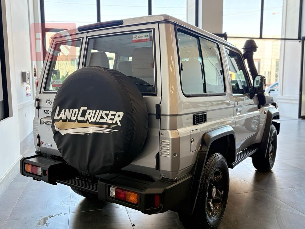 Toyota Land Cruiser 70